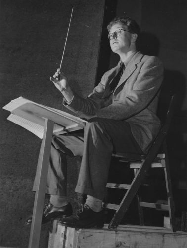 Photo of Douglas Lilburn conducting