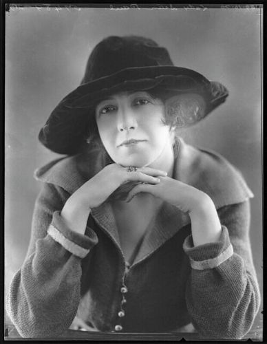 Black and white photo of Poldowski